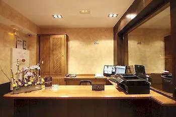 Guest house Hostal Avenida Barajas Madrid
